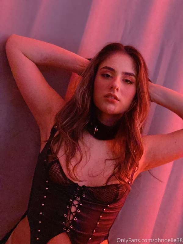 Redroom and handcuffs ❤️