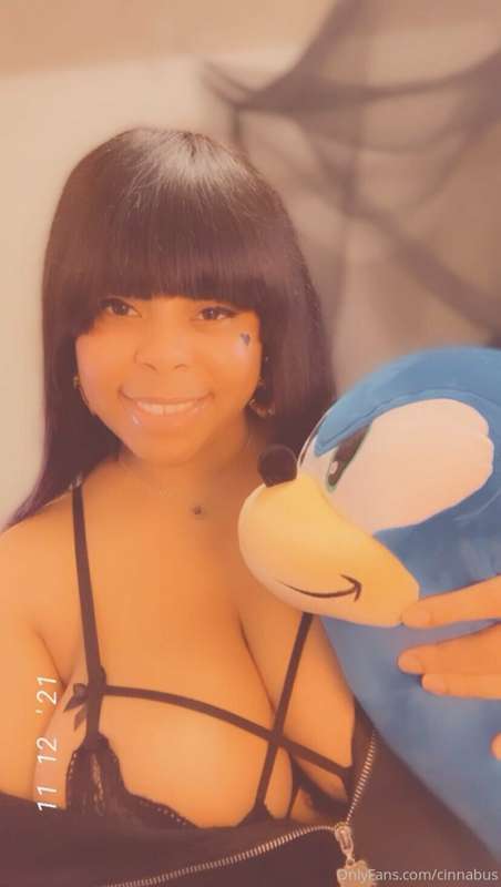 Local subby gf holds a sonic head plush 💞🥰
I really bought t..