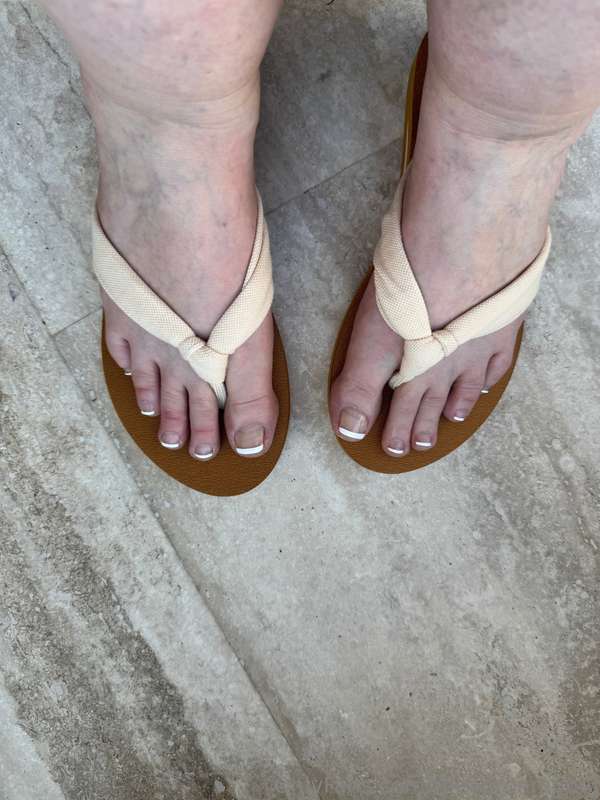 This foot’s for you. 🥰. Feel free to tip for me sharing pret.. 3