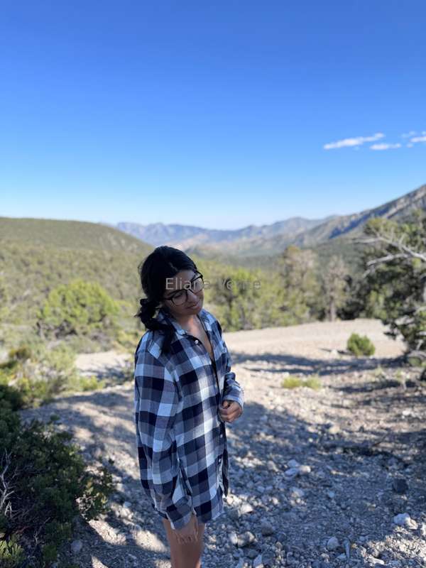 Happy Friday! Have you ever been flashed on a mountain? 😘 En..