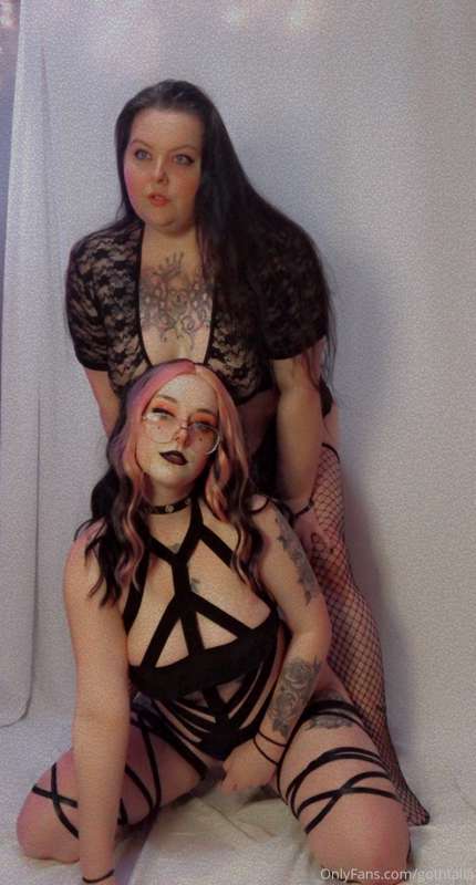 First set with @gabbavonkush 🌈😍 
Follow this beautiful babe .. 5