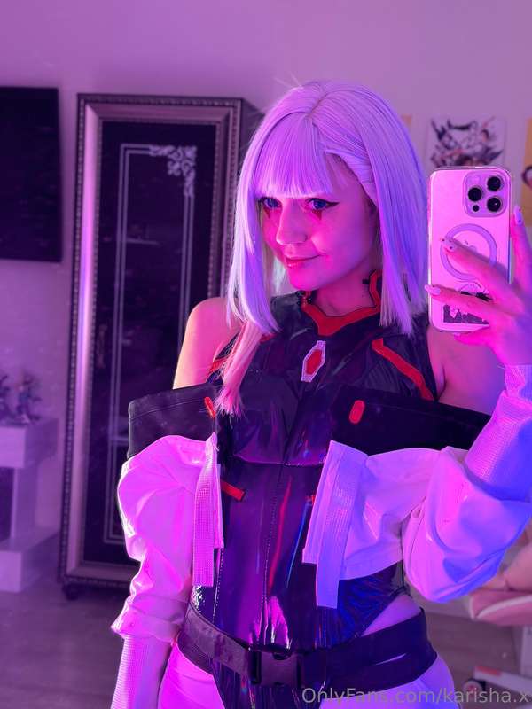 Lost in cosplay world again 💘That’s not me in the photo — it..