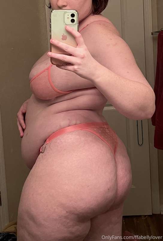 Feeling so sexy in this lingerie piece a sweet follower of m.. 4