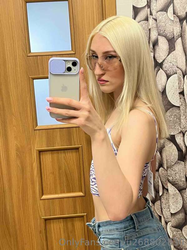 I want to be pinned against the wall😇, have my glasses taken..