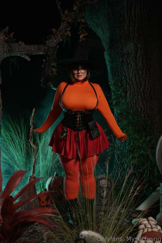 Day 19/31 days of Halloween | Witchy Velma 🧡🧡🧡 7