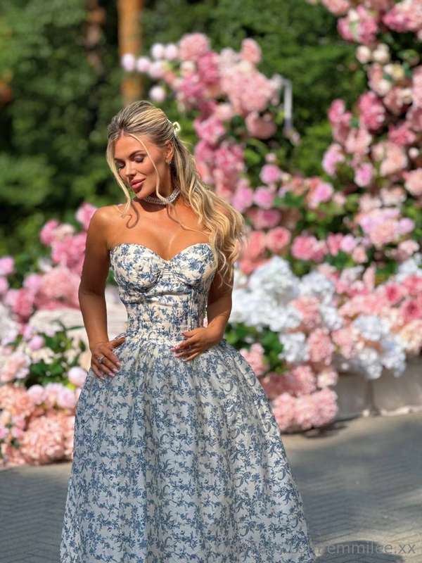 Luxury isn’t always material 🥰Sometimes it’s flowers you buy..