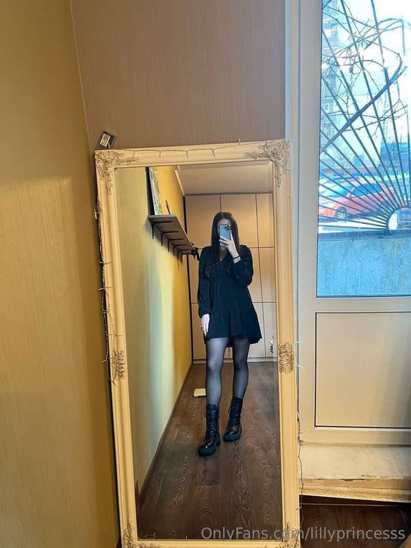 ## Business and feminine style or relaxed sporty style?🤔🖤