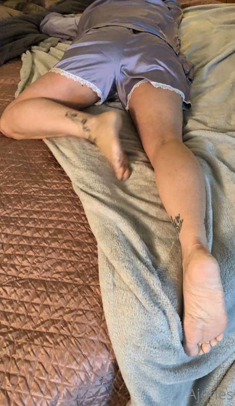 Watch me play with my wet pussy!!!
❤️🦶🍑🐱🍒💦🦵 26