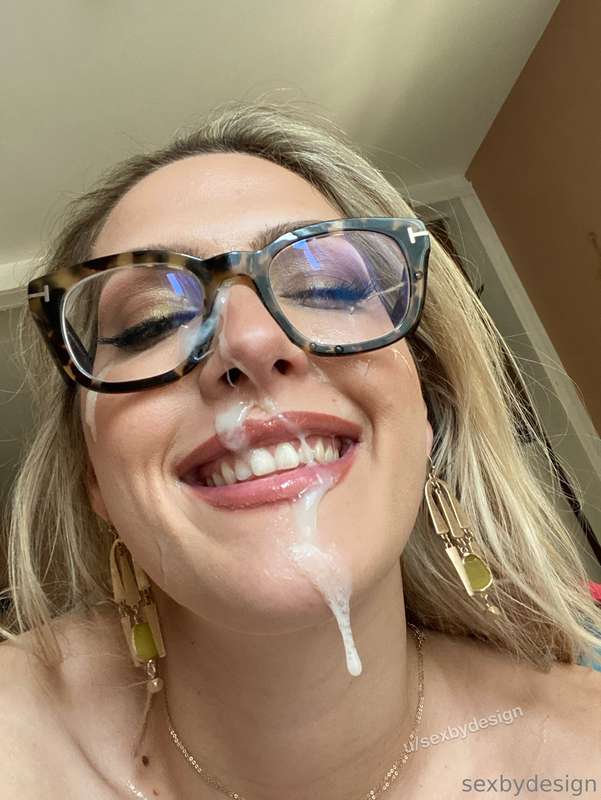 happiest when I’m covered 💦👅  4