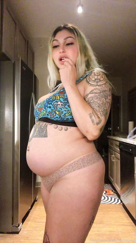 Maybe my biggest belly ever!! chugged white claws, had 2 don.. 9