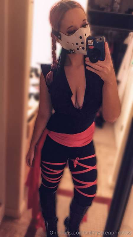 2️⃣0️⃣ days until Halloween! 🥷❤️ What sexy or naughty costum..