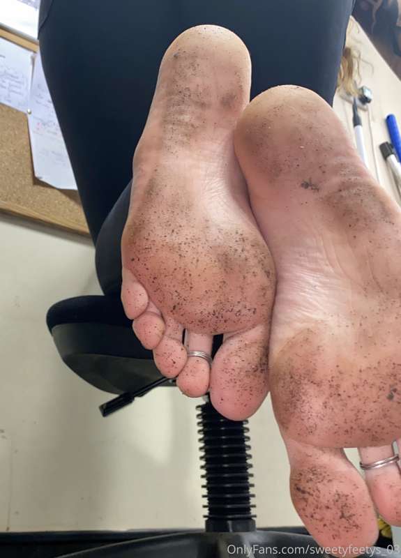 Who’s licking my feet clean while I work ? 😏 6