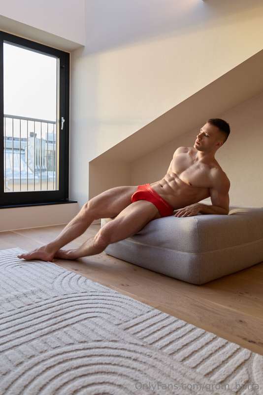 Hot physique and balls full of cum😈More content and my sex t..