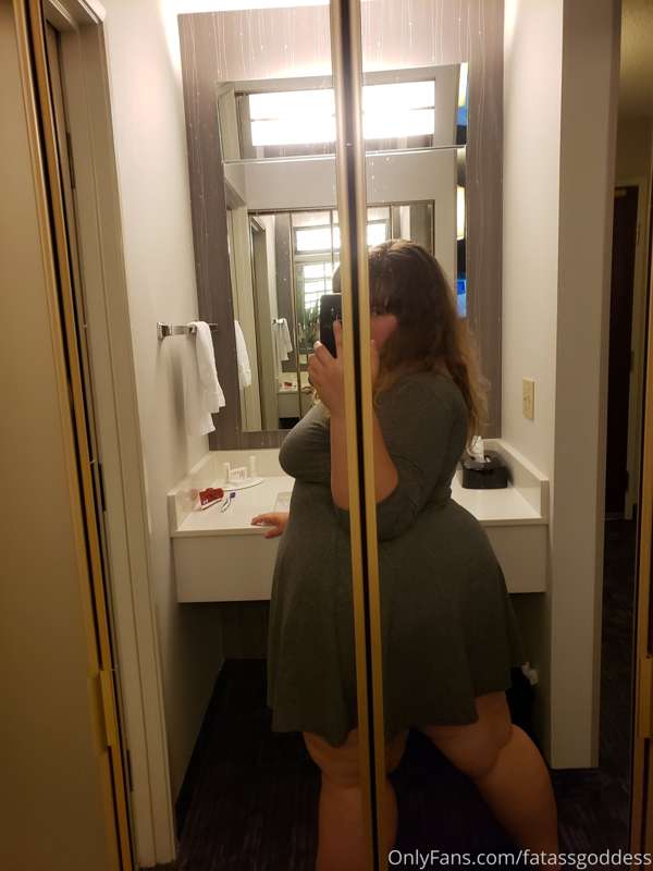 Can ya'll guess what kinda sneaky shit I'm doing in this hot..