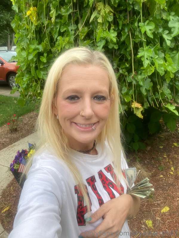 I’m ME laid back fun sexy and chill. Everyone who’s met me k.. 23