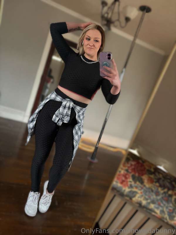 About to get this workout done 💪❤️ 