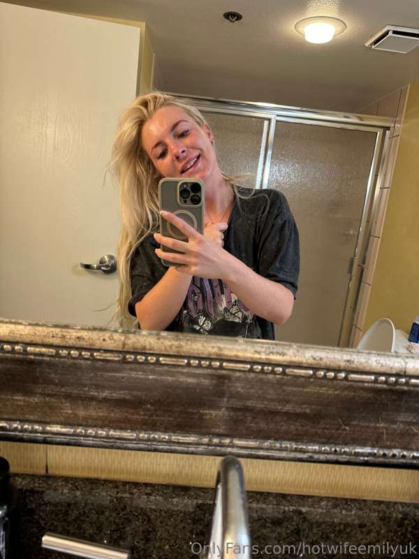Yes that’s me just woke up an hour ago! Crazy hair and ready..