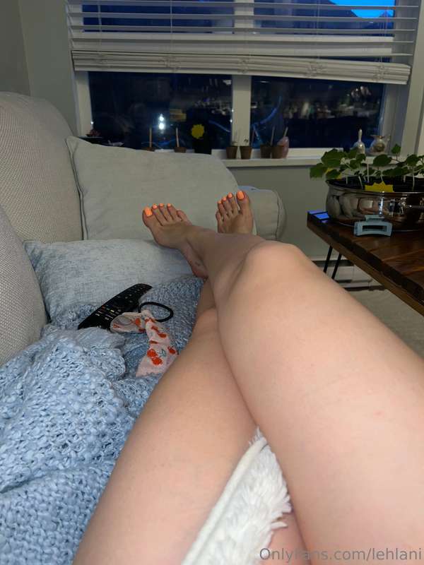 Love my toes 😍 would have you on your knees for me 😈🩷 2