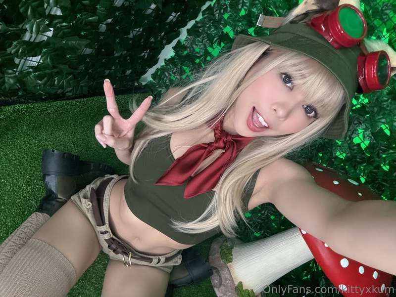 let's play? >:D ✧──⭒─⭑─⭒──✧ full set uploading tomorrow <3 5