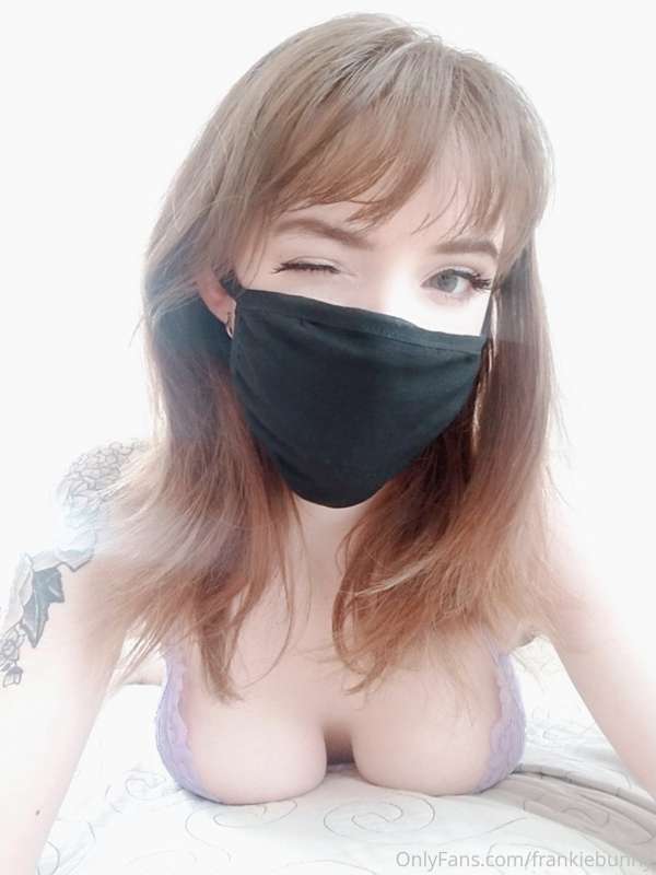 Some selfies w the mask :) bonus heavy cleavage 4