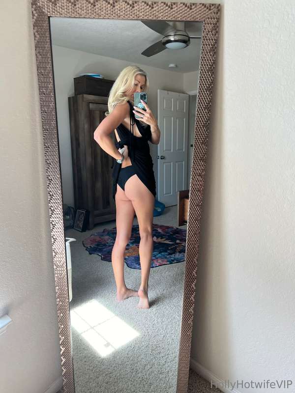 Today’s outfit ♥️♥️ would probably look better on your floor.. 3