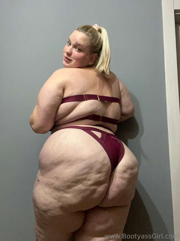 😈🍑Who doesn't love a big ass like that.🍑😈