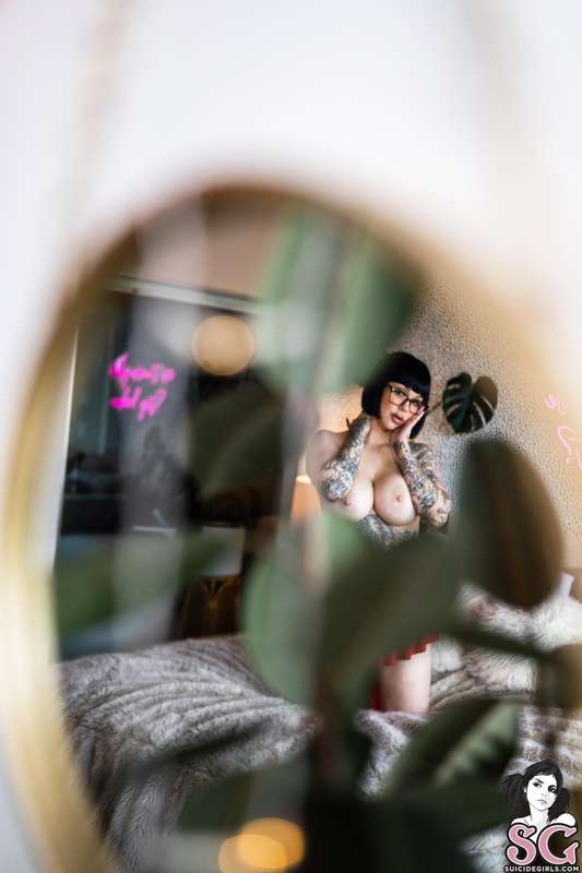 Join the fun with @lorettarose  in her set of the day, Sleep.. 24