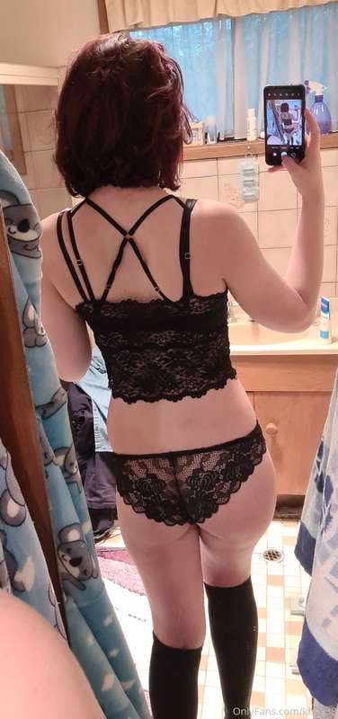 Pretty face ☺ Small waist 🤤 Fat ass 🍑 Dm for special request..