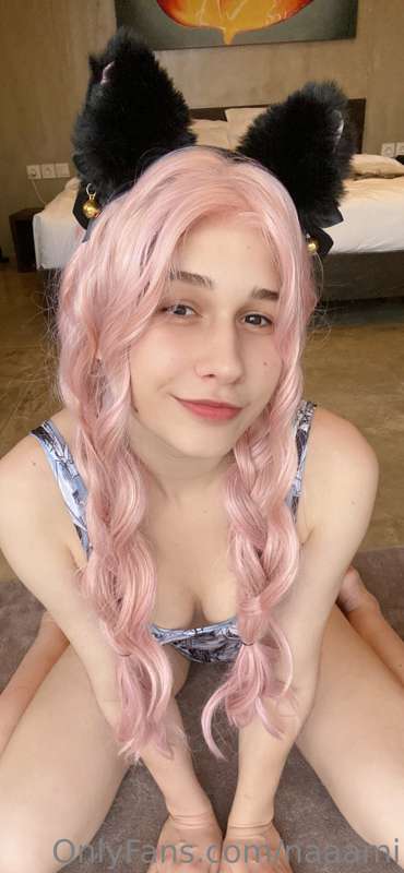 Kitty want to see your dick 😍