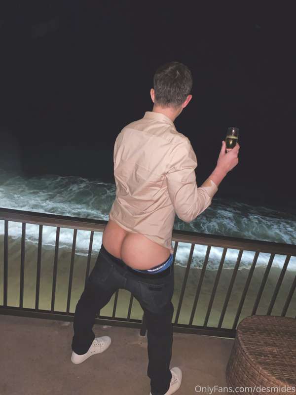 More booty and hole! Swipe left 😈

New video tomorrow!!