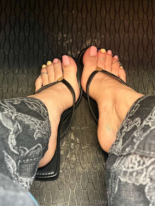 My feet on your face while you jerk off >>> I’ll have you cu.. 5