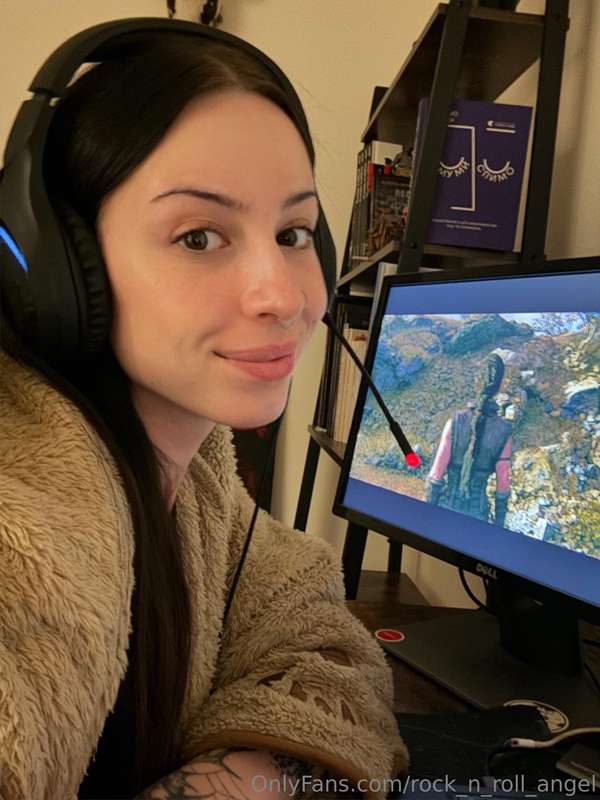 Game night! 😋 Write what you would like me to play next time..