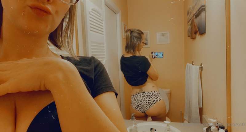 My favorite panties 😍   Tips are greatly appreciated 😘