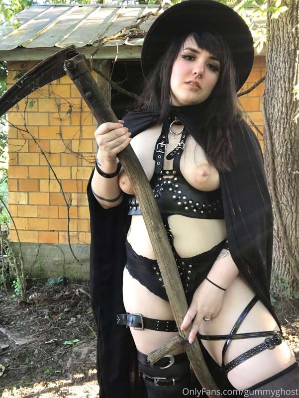 I may need to strip down to treat you properly 💉 21