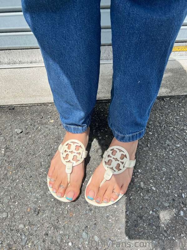 I am in love 🥰🥰🥰 prepare for me to spam you guys with feet p.. 2