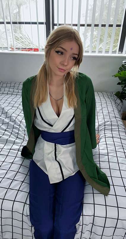 Lady Tsunade photo set!!! I didn’t take too many pics this s.. 16