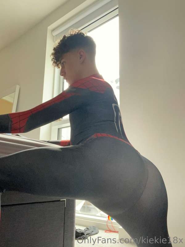 Happy Halloween from your friendly neighbourhood spider twin.. 11
