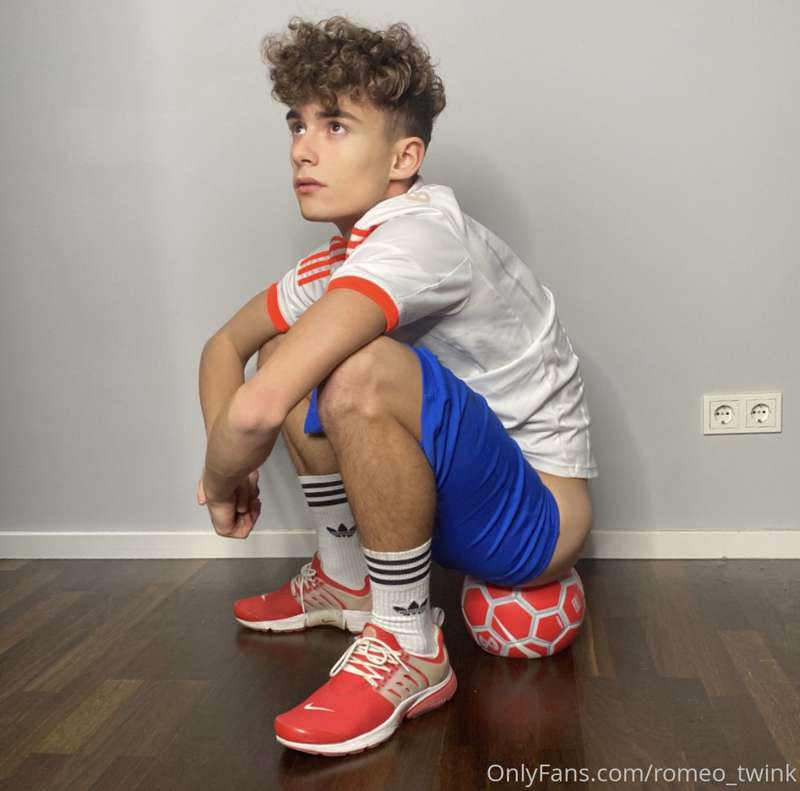 You like soccer? ⚽️👅 2