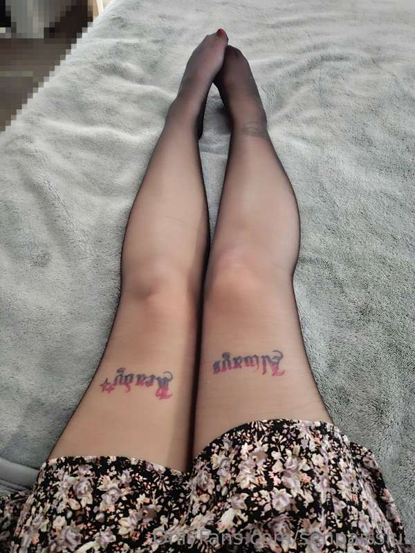 Very happy to be wearing nylons again (even if it is a littl..