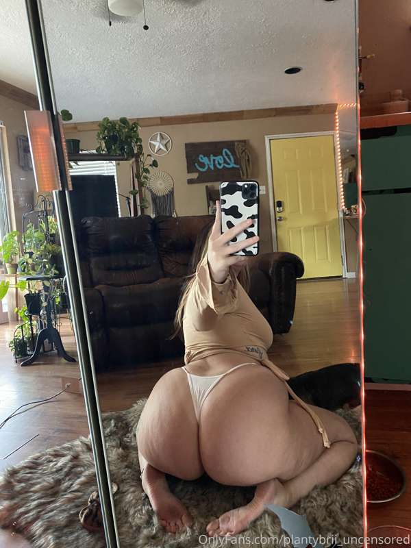 I really want to fuck someone on this rug🥺