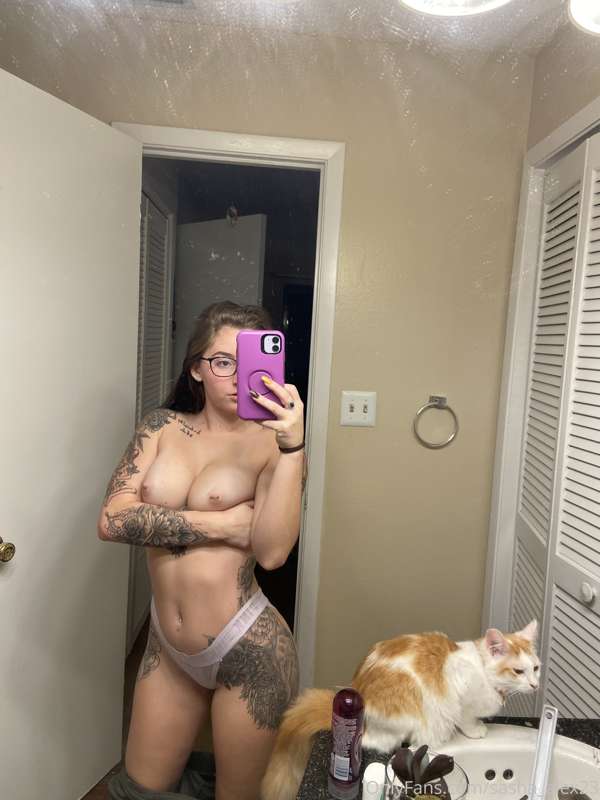 Just curious guys!! Do you prefer videos/photos WITH make up..