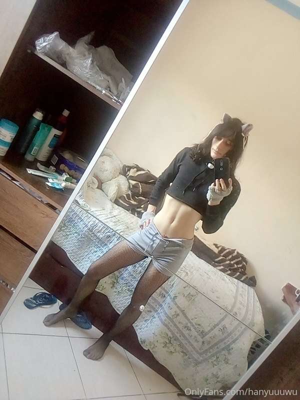 meow meow, im smal >. 28