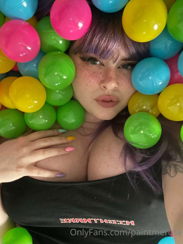 I made myself a ball pit 😅 5