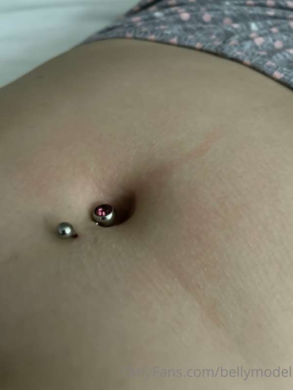 I have gotten so used to wearing my belly ring again. Hope y..