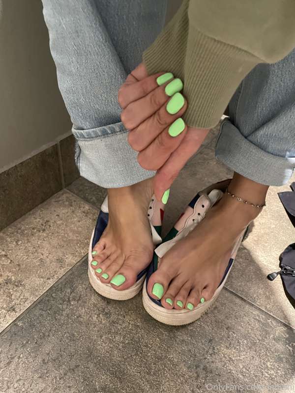 New color 💚😋 I really hope u guys like it 🤗 going home now !.. 12