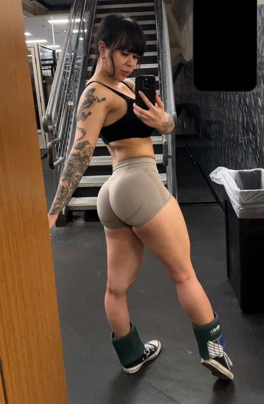 if u feel cute at the gym, u lift heavier...I don't make the..