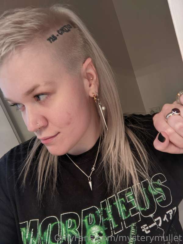 🖤 My skin is having itself a moment but my hair is FRESHHHH ..
