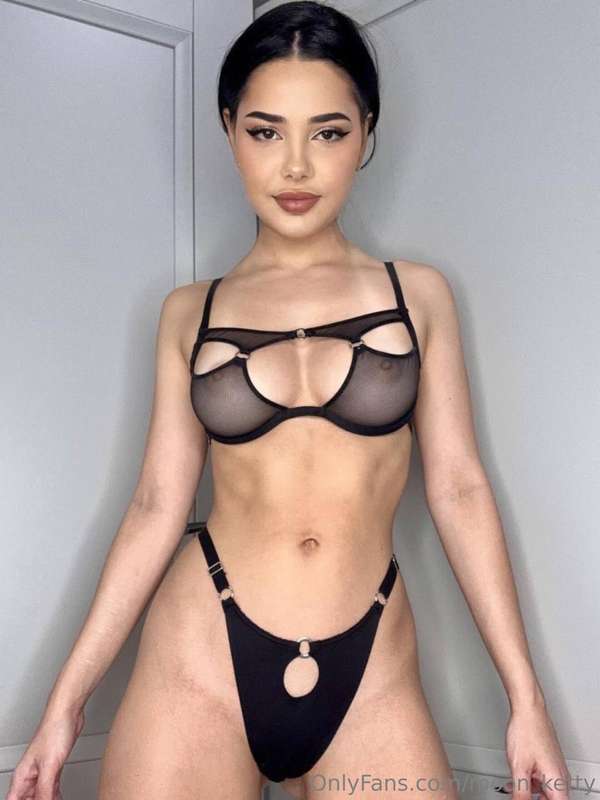 🌟 Discover Beauty with @arisha_blum 🌟 ✨ Youthful Glow: Timel..