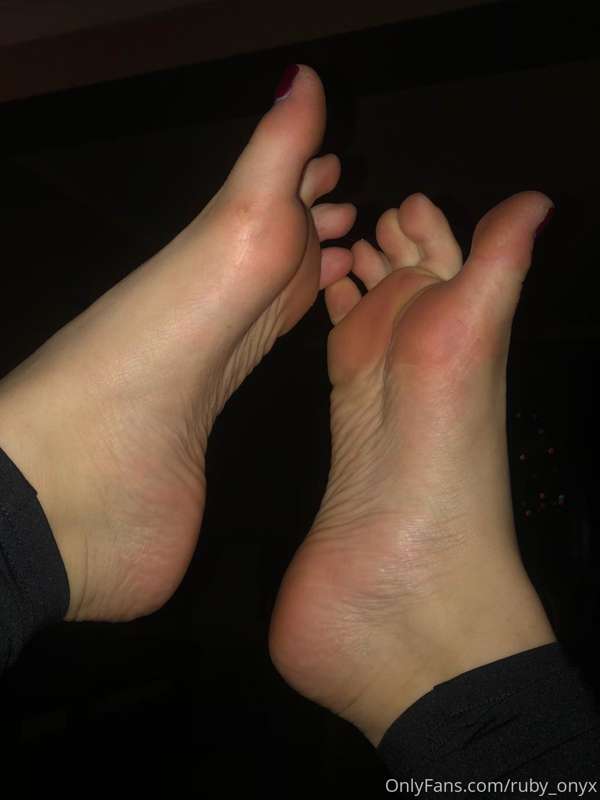 Foot fetish guys!! 👣

What is your favourite thing about a w.. 10