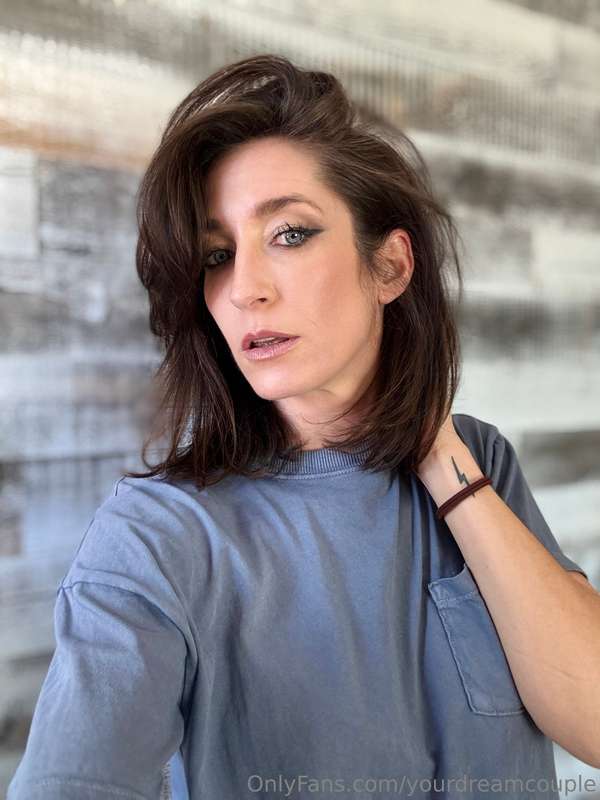 Here it is! The grand reveal of my new haircut! Hope your Fr..